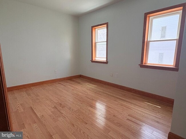 Photo - 1318 W Girard Ave