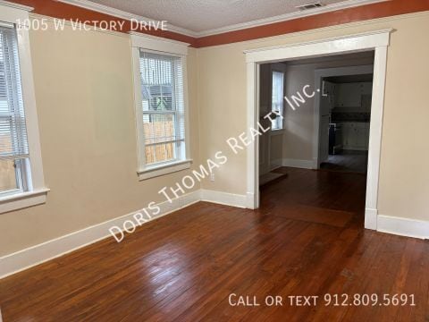 Photo - 1005 W Victory Dr