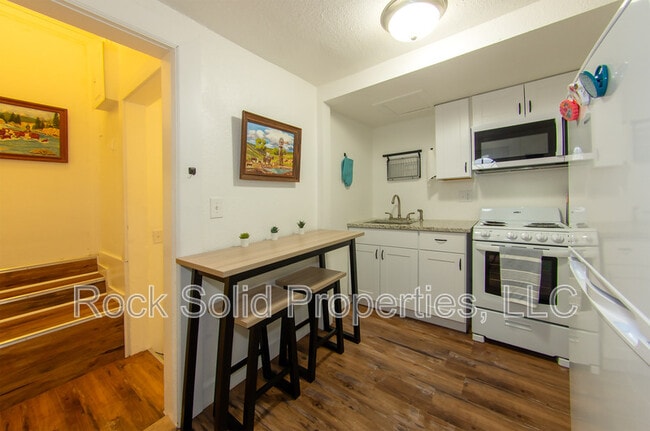 Photo - 516 E 6th St