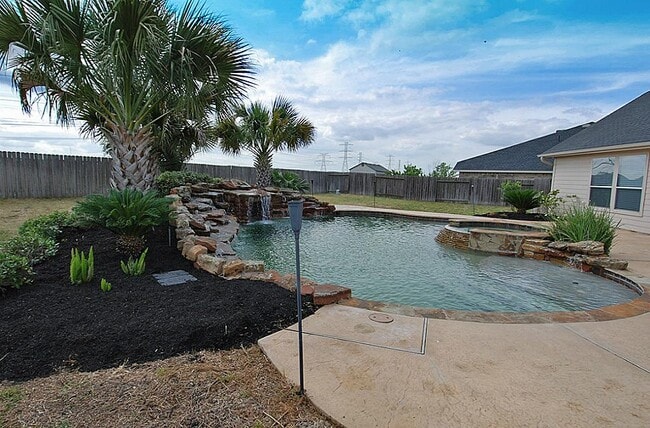 Building Photo - 19439 Suffolk Hollow Ln