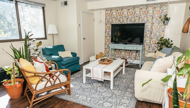 Photo - Walnut on the Park