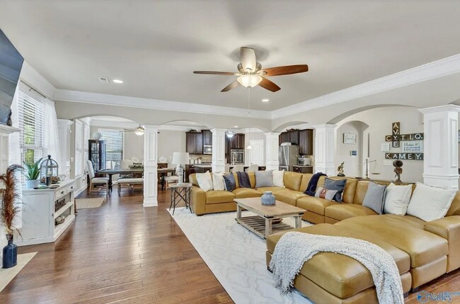 Photo - 131 Trailing Vine Ln