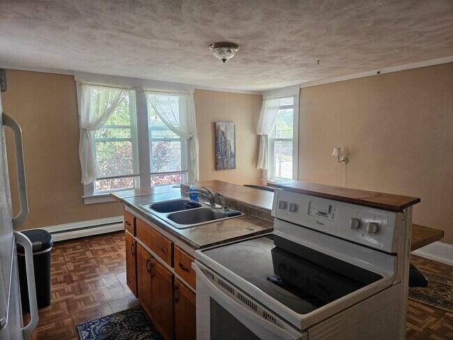 Building Photo - 4 Chestnut St Unit 4B Rental