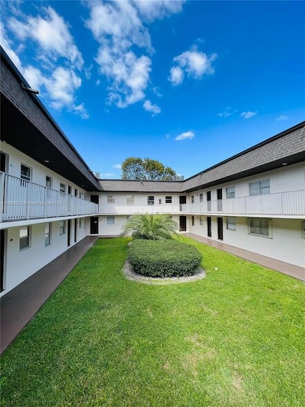 Photo - 8601 SW 94th St Unidad 204W