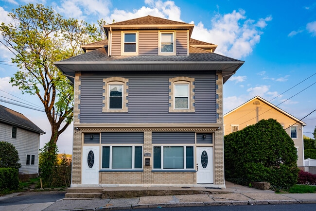 127 Maple Ave