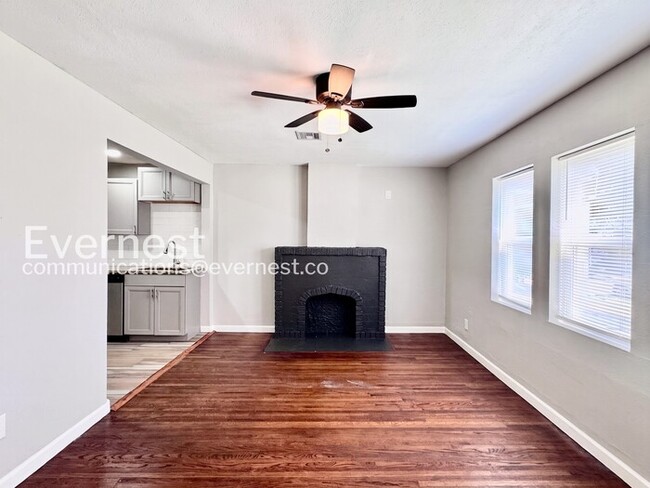 Photo - 619 E Xyler St