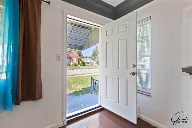 Photo - $1,200/month - 2 Bed 1.5 Bath in Warren, Detroit