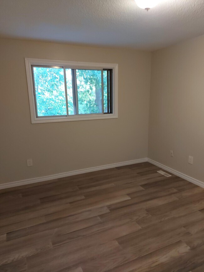 Photo - Spacious 2 bedroom unit