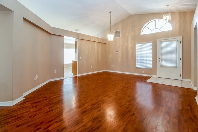 Photo - 30800 Birdhouse Dr