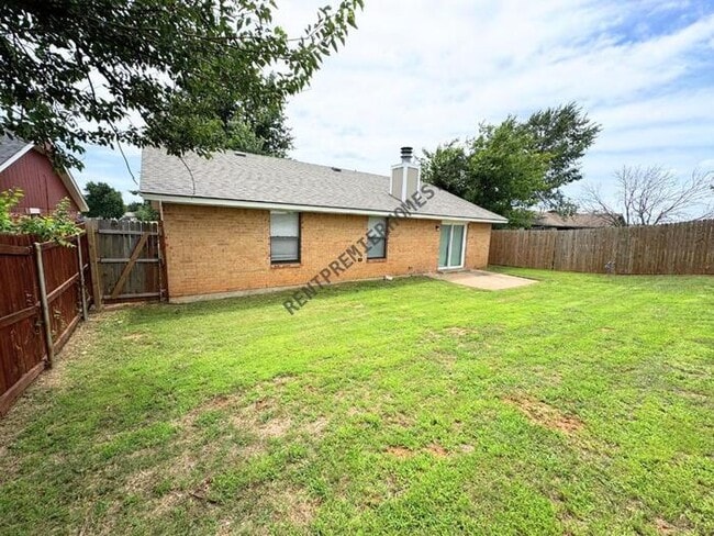 Building Photo - 8741 Hillridge Dr