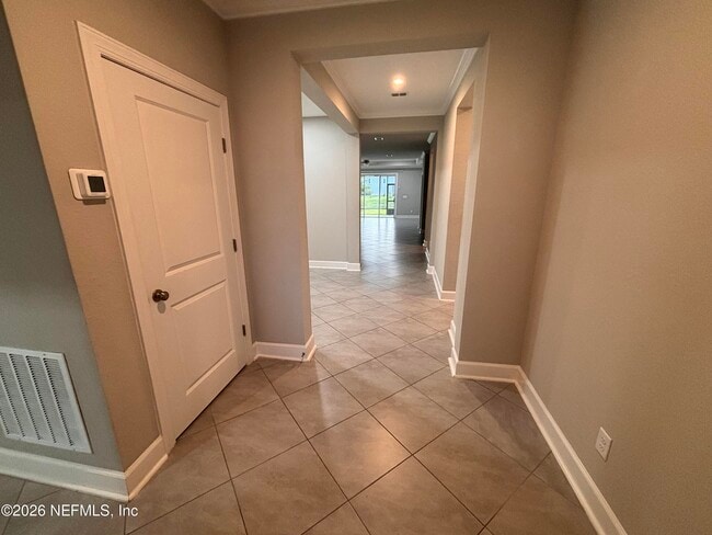 Photo - 212 Willow Crk Ct