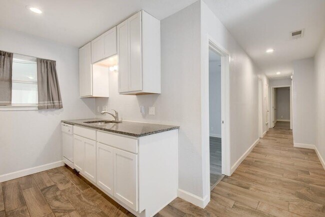 Photo - 5900 Harwill Cir