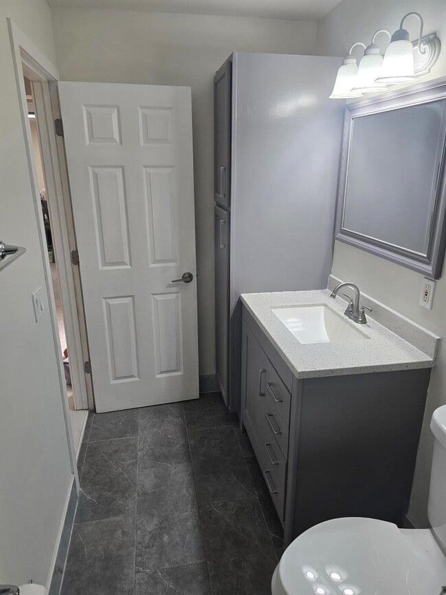 3801 Waterview Cir