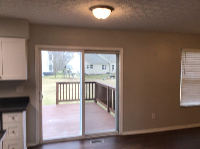 Photo - 513 Allis Pl W