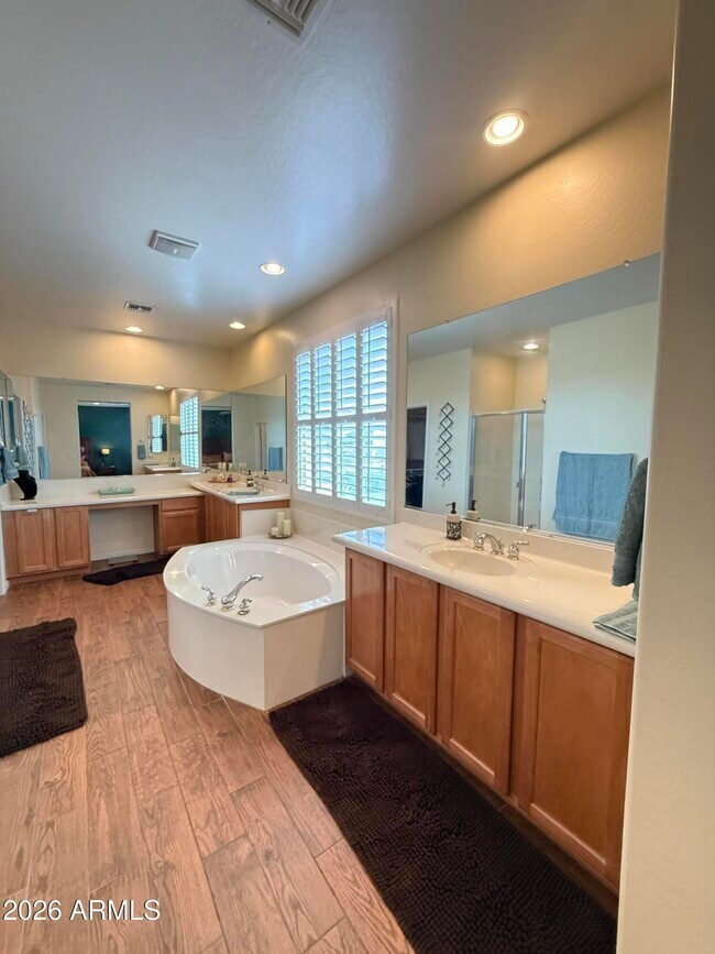 2245 W Clearview Trail