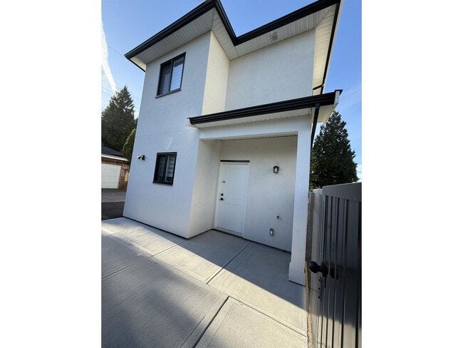 Photo - 9727-129A 129a St