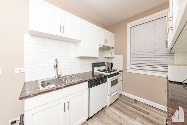 Photo - 7025.5 N Sheridan Rd Condo Unit 1E