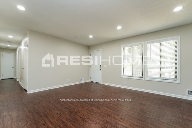 Photo - 1763 Stag Dr NW