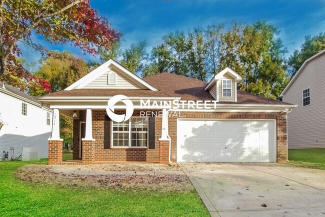 Building Photo - 4 Bedroom Pet-Friendly Home in MONROE, NC with Main Street Renewal