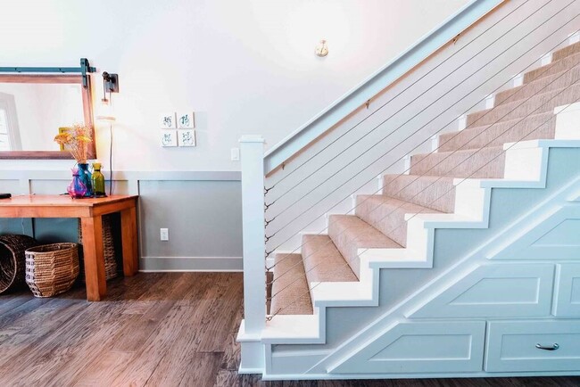 Photo - 406 NW Retreat Ln