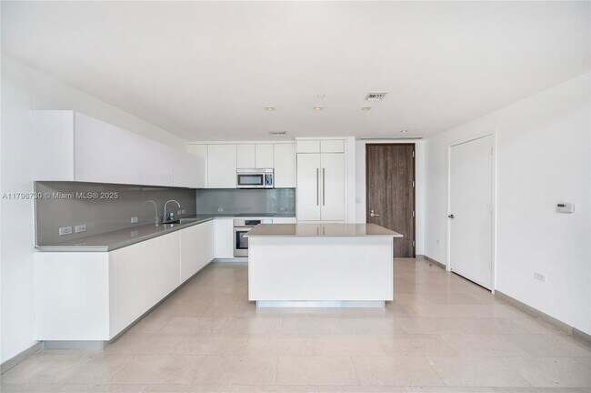 Photo - 68 SE 6th St Unidad 1510