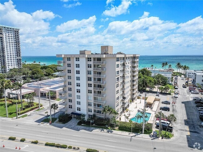 Building Photo - 1401 S Ocean Dr Unit 301 Rental