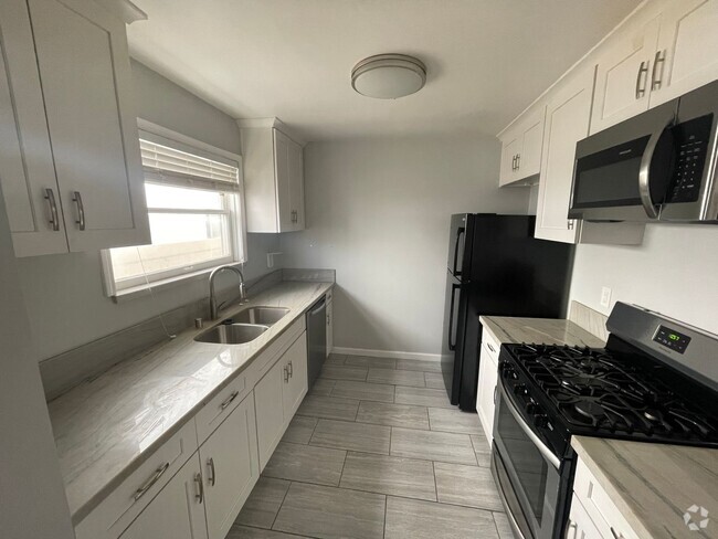 Building Photo - Nicely Updated 1 bed -1 bath  Street-level... Rental