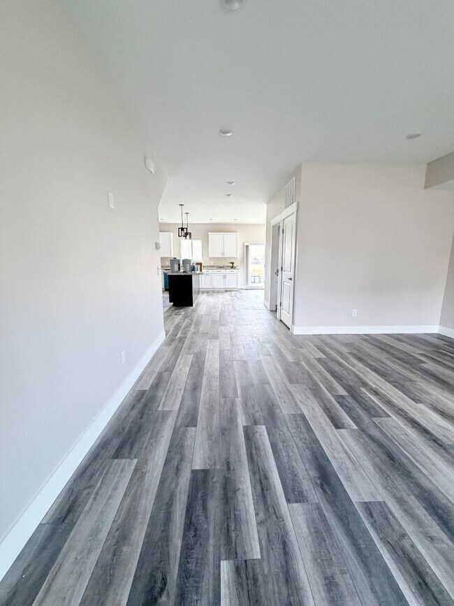 Photo - 7212 Shaver Dr