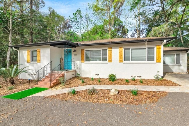 Photo - 304 NW 24th St