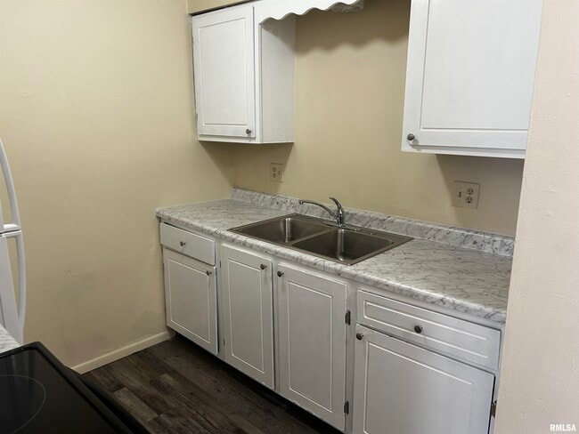 1902 Sheridan Rd Unit 11