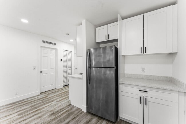 Photo - 134 SW 14th Ave