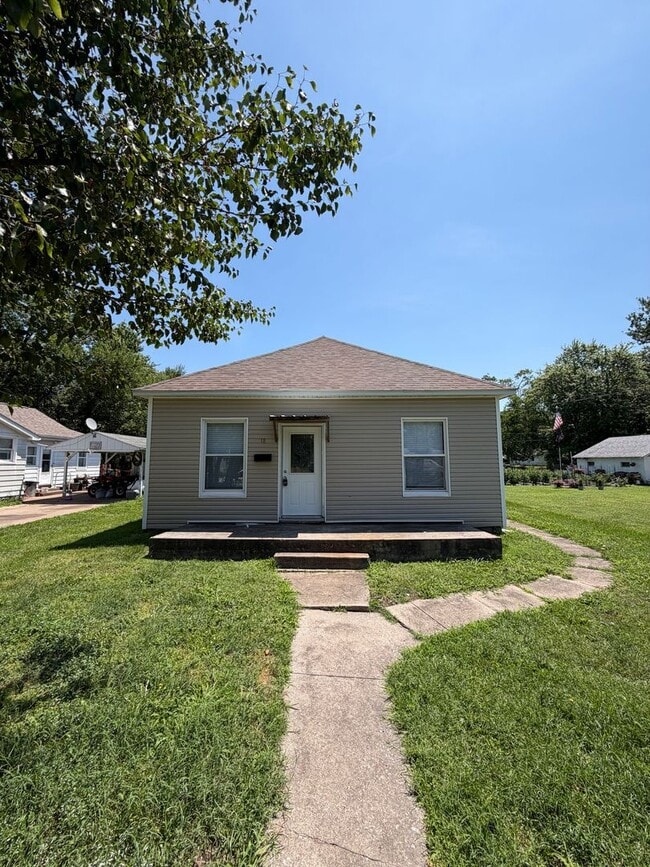 Building Photo - New in DuQuoin!