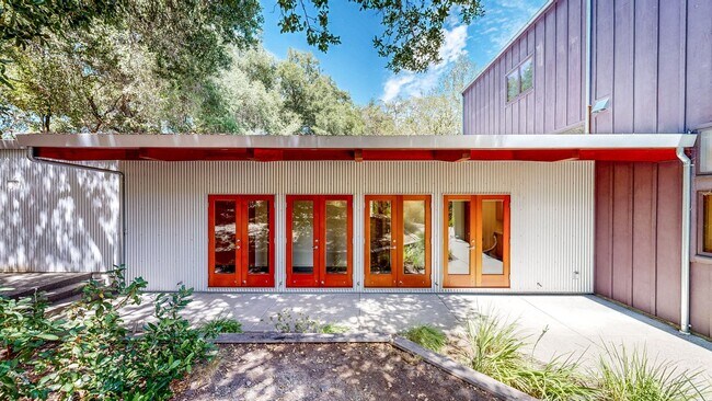 812 Leslie Rd