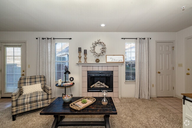 2BR, 2BA - 978SF - Family Room