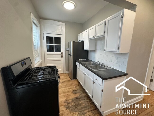 Photo - 4902 N St Louis Ave Unit 2E