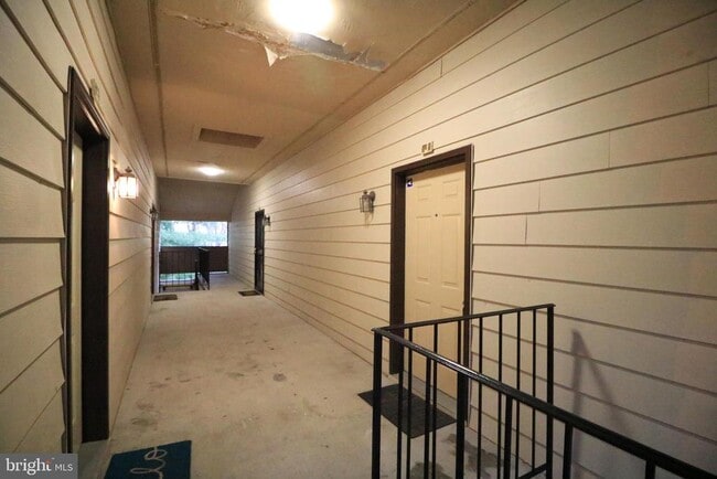 Building Photo - 1639 Carriage House Terrace Unit J