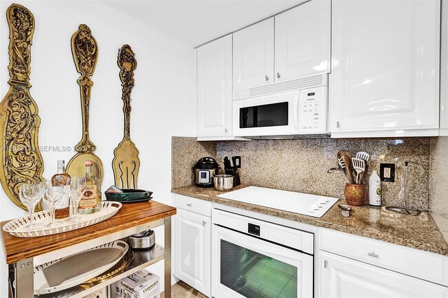 Photo - 3400 SW 27th Ave Unit 206