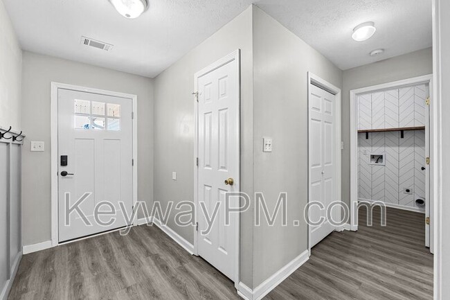 Photo - 122 Oakwood Dr