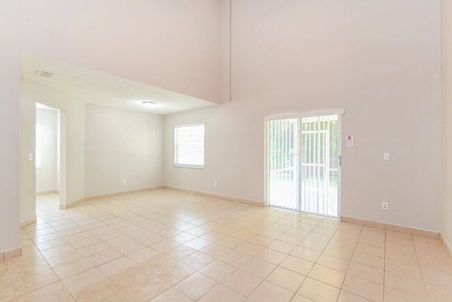 4728 Alexis Dr