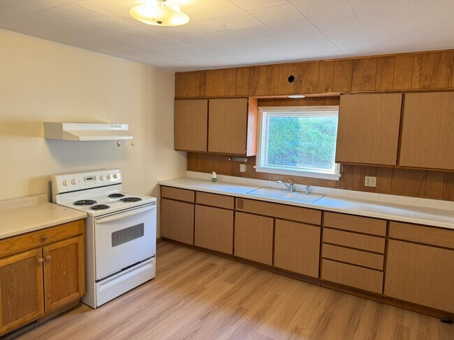 Photo - 222 Niagara St