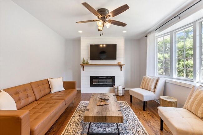 Photo - 209 Hazelwood Dr