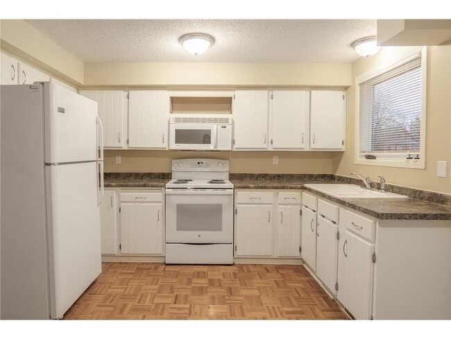 Photo - 38 Winona St W