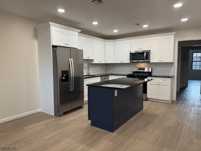 Building Photo - 188 Heckel St