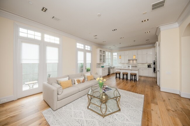 Photo - 5410 Alder Cir