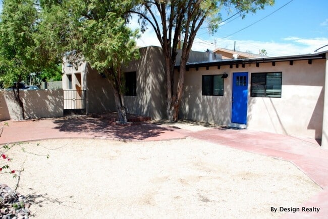 Photo - 2501 East 5th Street Unidad #2