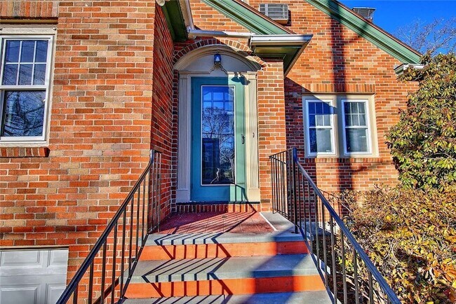 Photo - 66 Tyndall Ave