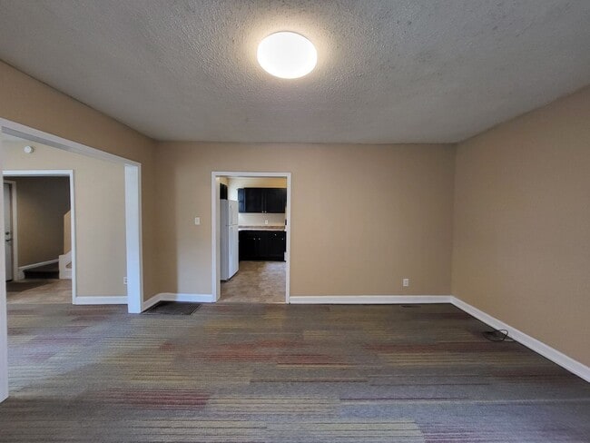 Photo - 4 Bedroom, 2 bathroom home!