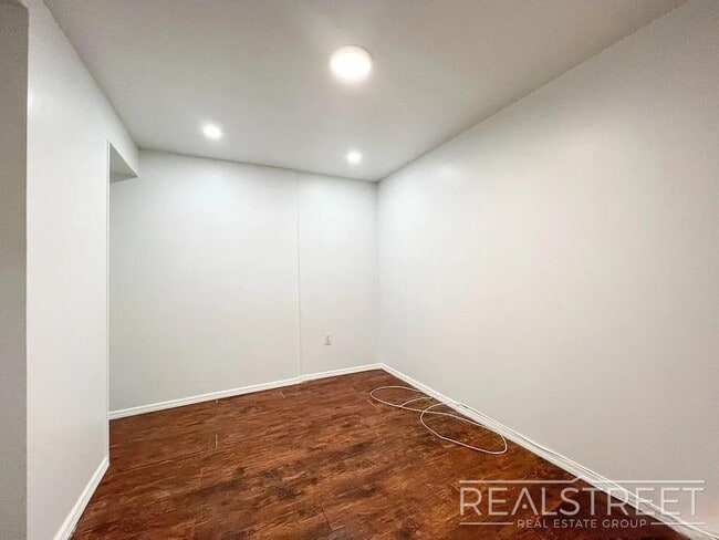Photo - Tompkins Avenue Unit GARDEN