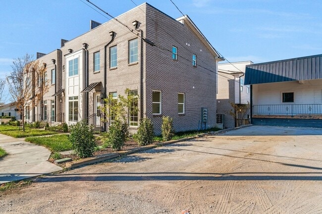 Photo - 310 Cedar St