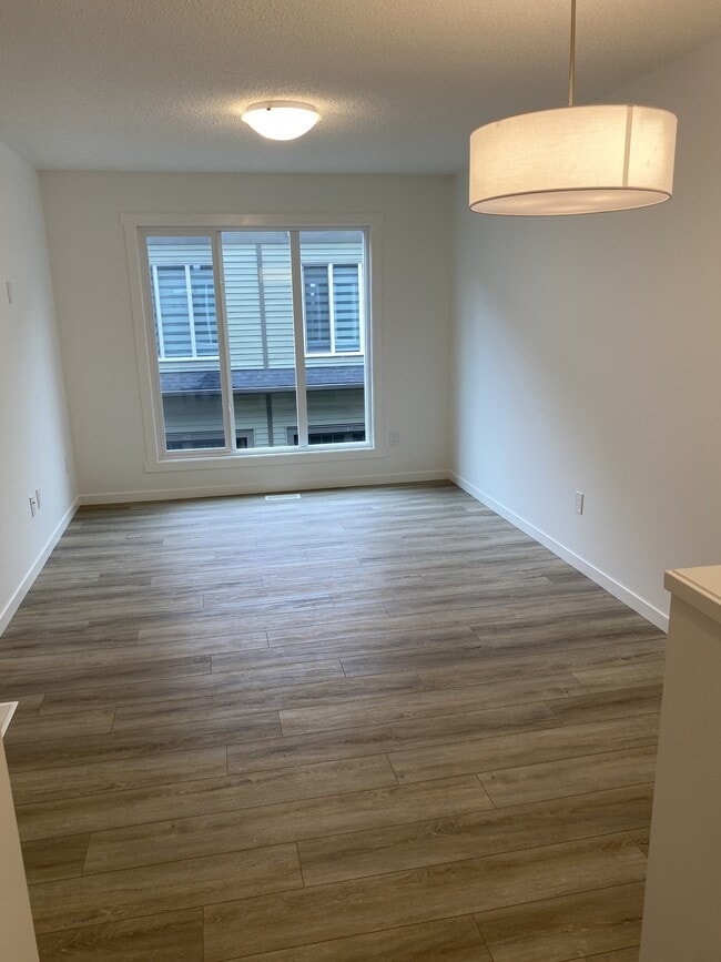Photo - 1530 Tamarack Blvd NW